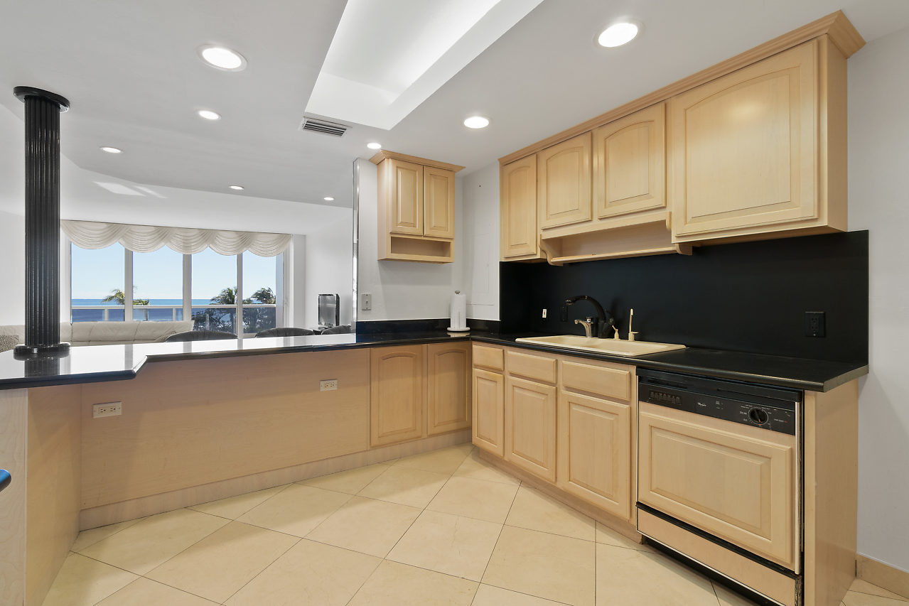 700 S Ocean Blvd, #303, Boca Raton, FL. 33432 Sabal Point luxury condominium for sale Kitchen area picture1