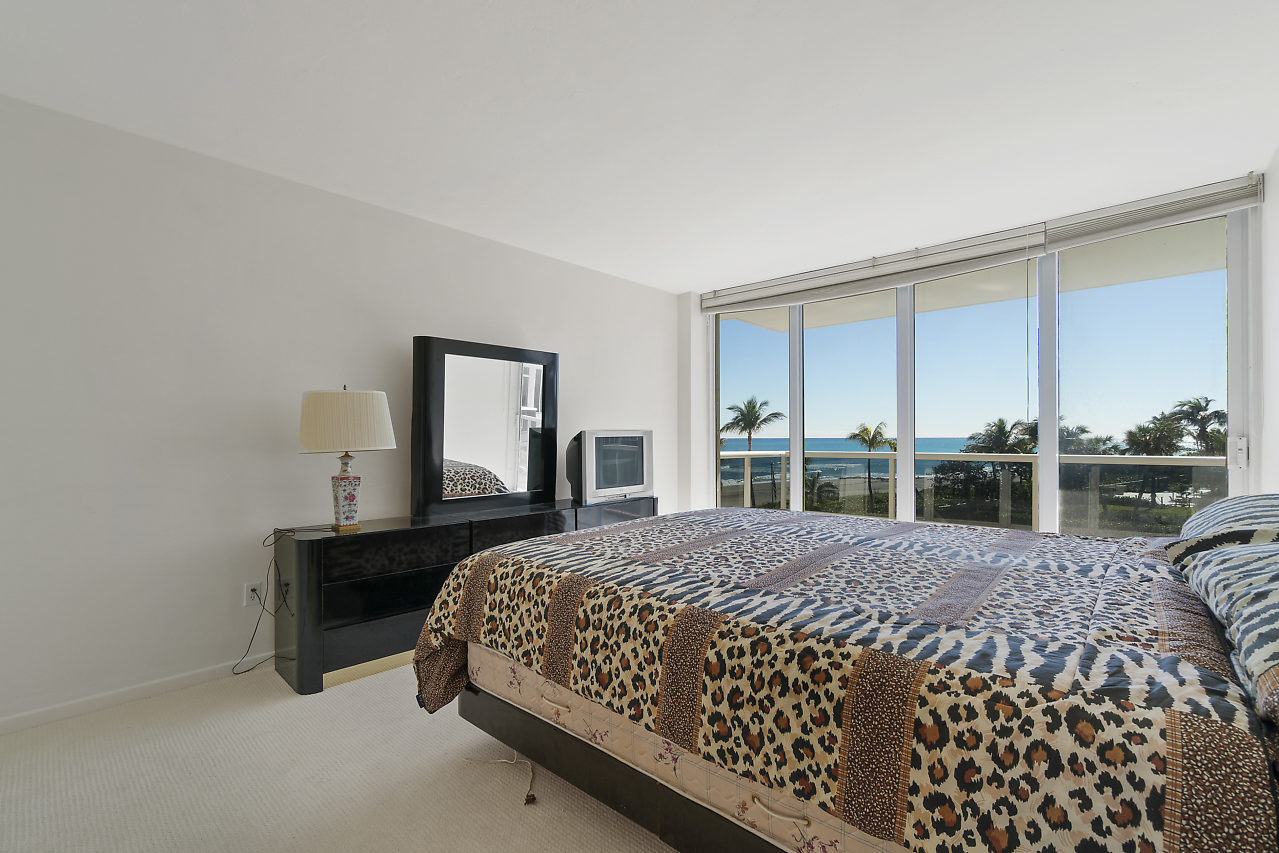 700 S Ocean Blvd, #303, Boca Raton, FL. 33432 Sabal Point luxury condominium for sale Master bedroom