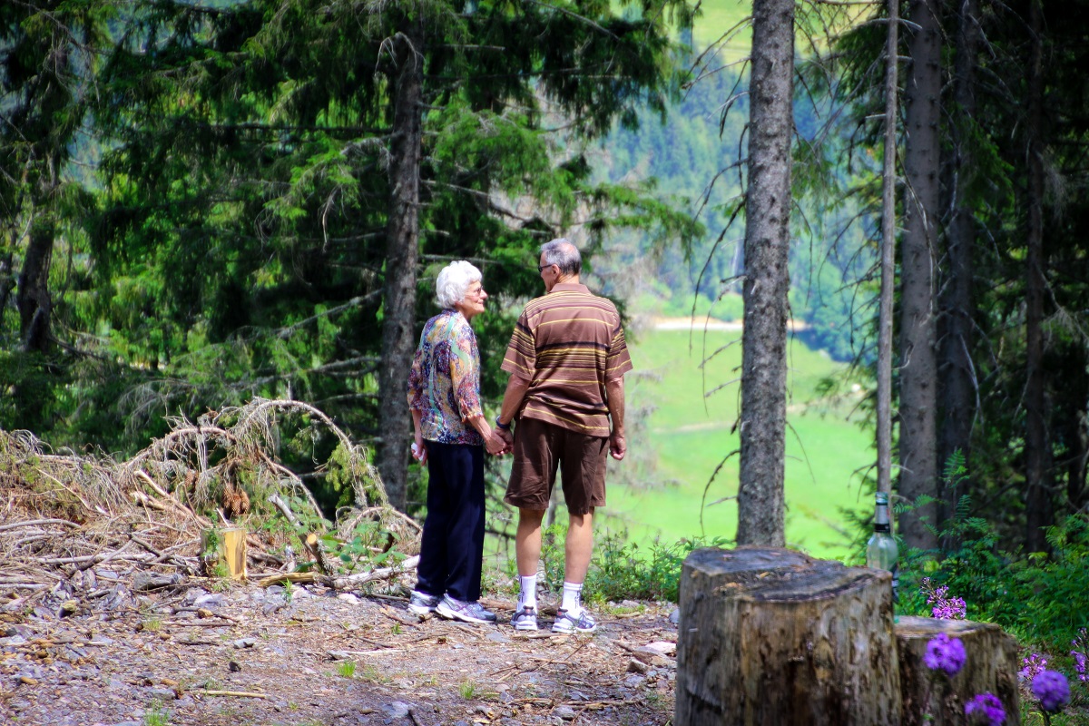 Older couple empty nesters for Jean-Luc Andriot blog 031120